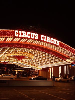 The entrance to Circus Circus (17188569031).jpg
