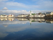 Súbor:Tjörnin,_Reykjavik.jpg