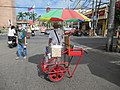 Traditional_sorbetero_(pushcart)_street_vendor_06