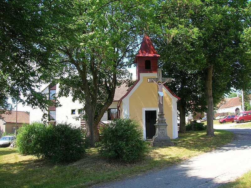 File:Trebic pocoucov chapel.jpg