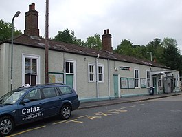 Bâtiment supérieur de Warlingham stn.JPG