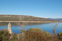 Vista de la Península de La Lastra y la iglesia sumergida de Villanueva.