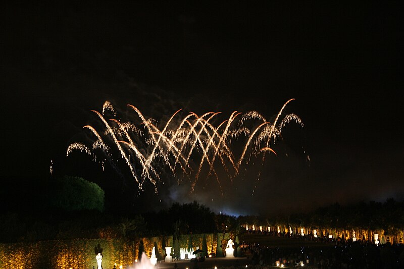 File:Versailles-Été 2010─Les grandes eaux nocturnes─70.jpg