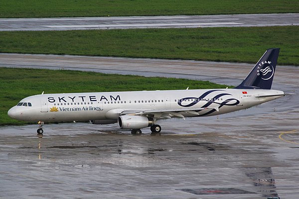 A Vietnam Airlines Airbus A321-231 featuring SkyTeam livery. The type have been the carrier's main workhorse in the last decade.