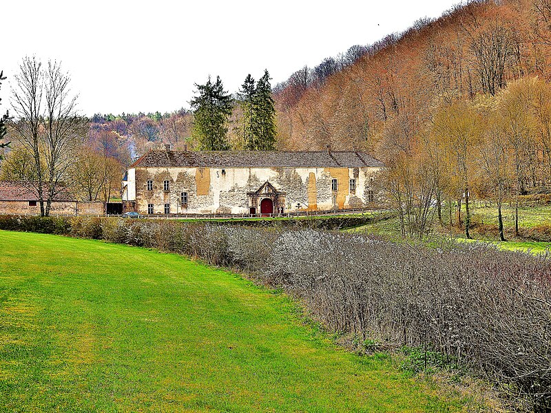 File:Villiers-le-Duc. Ancienne abbaye du Val des Choues. (2). 2015-04-12..JPG