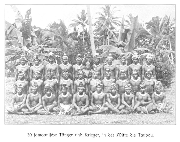 File:WOHLTMANN(1904) p120 Gruppenfoto mit samoanischen Tänzern und Kriegern.jpg