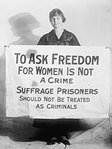 AYOLNING SUFFRAGEI. LCCN2016869829 (kesilgan) .jpg plakatlar bilan LUCY BRANHAM.