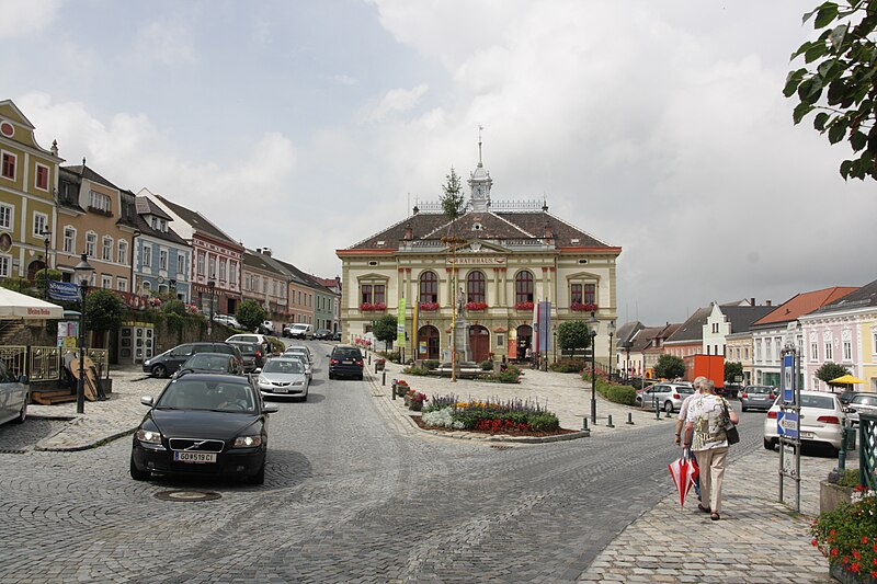 File:Weitra - Rathausplatz, pic01.jpg