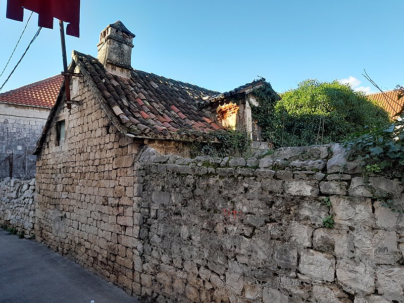 File:Zgrada Šimac, Trogir 20230101 02.jpg