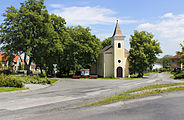 Čeština: Náves s kaplí v Újezdě u Cerhovic English: Small chapel in Újezd, Beroun District, Czech Republic