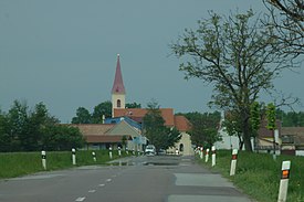 Čejkovice, hlavní silnice.jpg