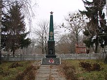 Братська могила воїнів Радянської Армії, які загинули в роки Великої Вітчизняної війни, село Кривошиїнці, центр села