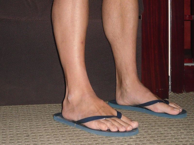 File:02-man-flip-flops2.JPG