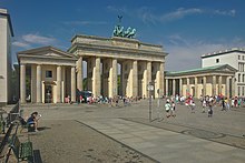 Brandenburg Gate is a monument and city gate in Berlin. 2018-08-04 DE Berlin-Mitte, Pariser Platz, Brandenburger Tor (49484078242).jpg