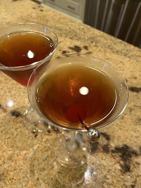 File:2 Manhattan cocktails, bird's eye view.jpg