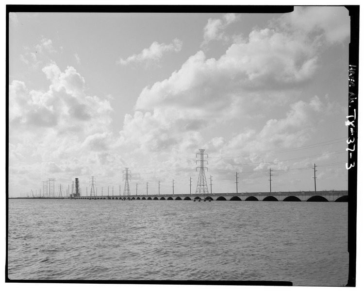 File:3-4 VIEW FROM SE. - Galveston Causeway, Spanning Galveston Bay parallel to I-45, Galveston, Galveston County, TX HAER TEX,84-GALV,43-3.tif