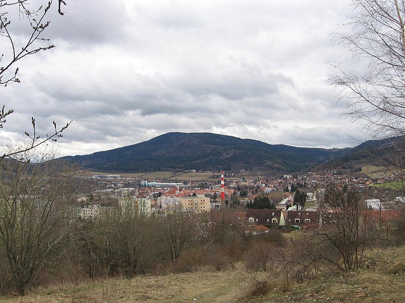 File:445 Prachatice Šibeniční vrch pod vrcholem J město a Libín.jpg