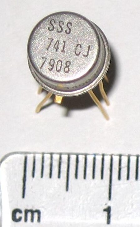 Tập_tin:741_op-amp_in_TO-5_metal_can_package_close-up.jpg