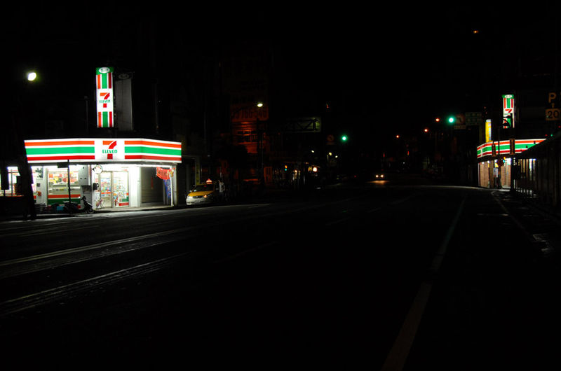 File:7 ELEVEn Outles in Sindian.jpg