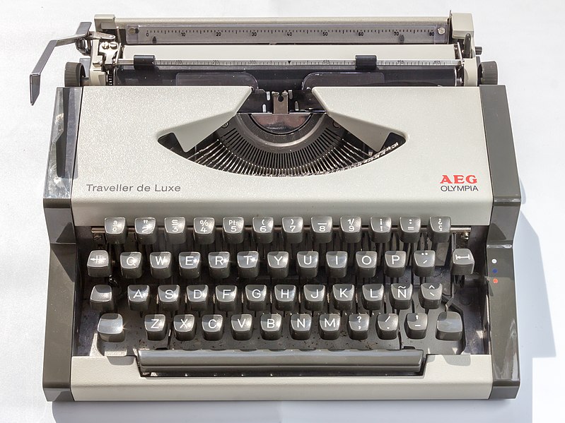 File:AEG Olympia - Traveller de Luxe - Spanish keyboard layout-9616.jpg