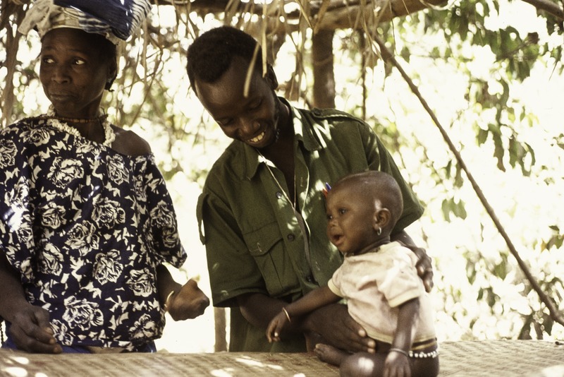 File:ASC Leiden - Coutinho Collection - F 32 - Dr Jaime in Candjambary, Guinea-Bissau, examining a child - 1974.tif