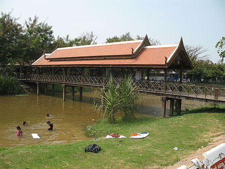 Fail:A_bridge_over_Siem_Reap_River.JPG