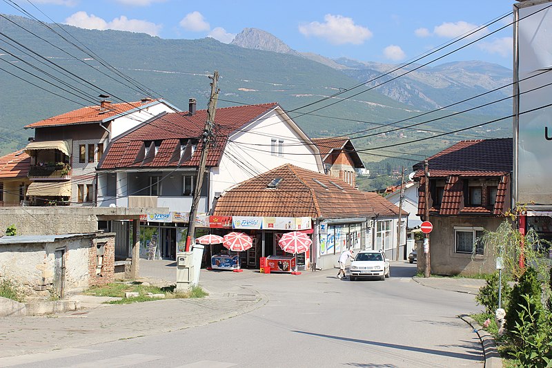 File:A road in the soburb of the city of Peja.jpg