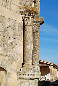 Colonnes de la fenêtre.