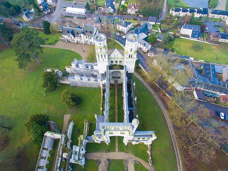 File:Abbaye de Jumièges by quadcopter -0068.jpg