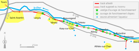 Plan moderne sur lequel sont reportés le tracé et les vestiges d'un aqueduc antique.