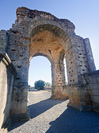Arco romano de Cáparra en Oliva de Plasencia (Cáceres).jpg