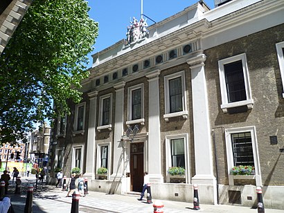 How to get to Armourers Hall with public transport- About the place