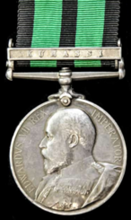 Ashanti medali dengan gesper Kumassi 1901, bagian muka.png