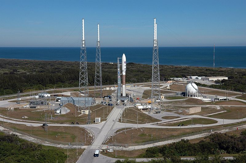 File:Atlas V 551 at Launch Pad 41.jpg