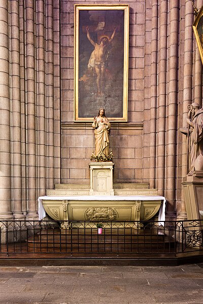 File:Autel du Sacré-Cœur, Basilique Notre Dame de Bonne Nouvelle, Rennes, France.jpg