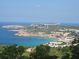 Balearen- Ibiza - Cala Moli-Cala Tarida - Blick Küste Nordwesten - panoramio.jpg