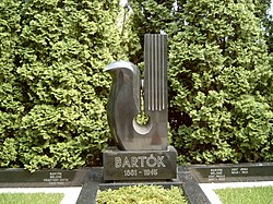 Bartók Béla és családjának síremléke (Borsos Miklós akotása)