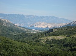 Blick auf die Landschaft von Draga Bašćanska