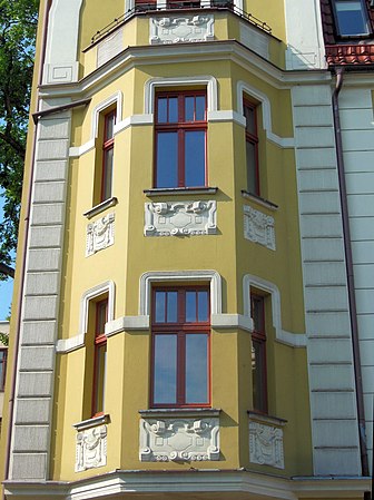 Cartouches on bay window and balcony