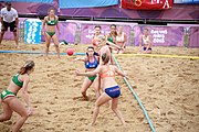 Deutsch: Beachhandball bei den Olympischen Jugendspielen 2018; Tag 6, 12. Oktober 2018; Mädchen, Hauptrundenspiel – Ungarn-Niederlande 2:1 English: Beach handball at the 2018 Summer Youth Olympics at 12 October 2018 – Girls Main Round – Hungary-Netherlands 2:1