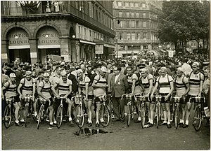 Belgische Tourploeg in 1949, Parijs (collectie KOERS. Museum van de Wielersport).jpg