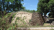 remnants of the western wall. BentengSambaOpuDinding.JPG