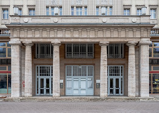 Karl Marx Allee 81 entrance portal