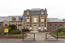 Ang Town Hall ug School sa Beuzevillette
