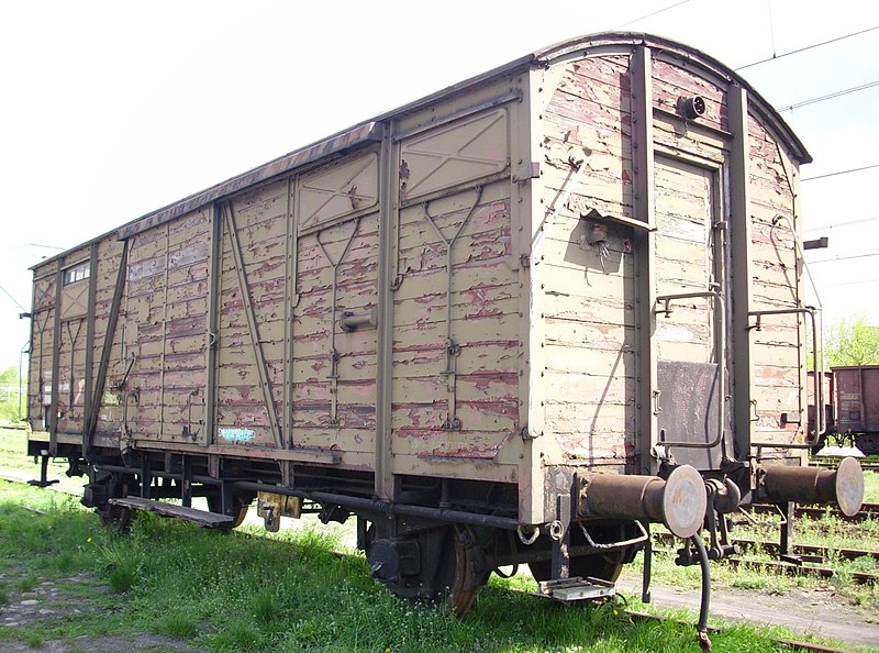 File:Biala-Podlaska-080504-covered-waggon.jpg