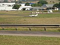 Bimotor decolando do Aeroclube dos Amarais - panoramio.jpg