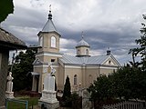 Biserica Sf. Arhanghel Mihail din Zubrești. Vedere din cimitir.jpg