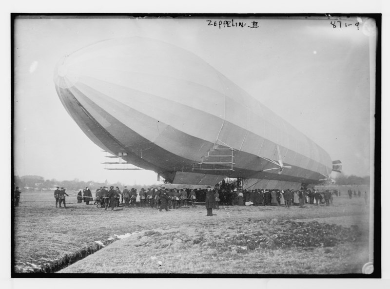 File:Blimp, Zeppelin No. 3, on ground LCCN2014684172.tif