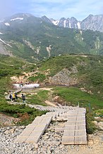 唐松岳登山道の八方池付近に設置された木道（長野県北安曇郡白馬村）