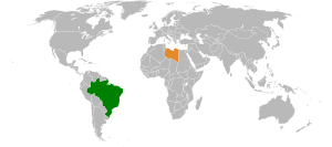 Mapa indicando localização do Brasil e da Líbia.